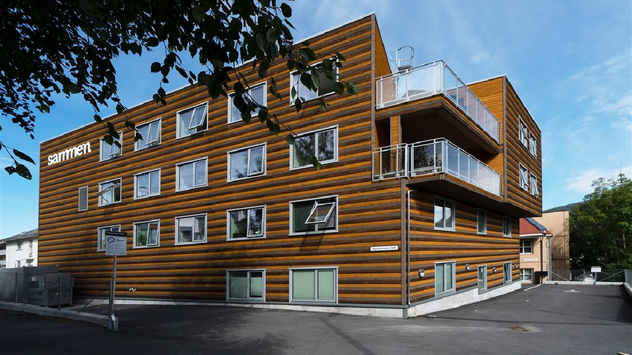 The building has two balconees